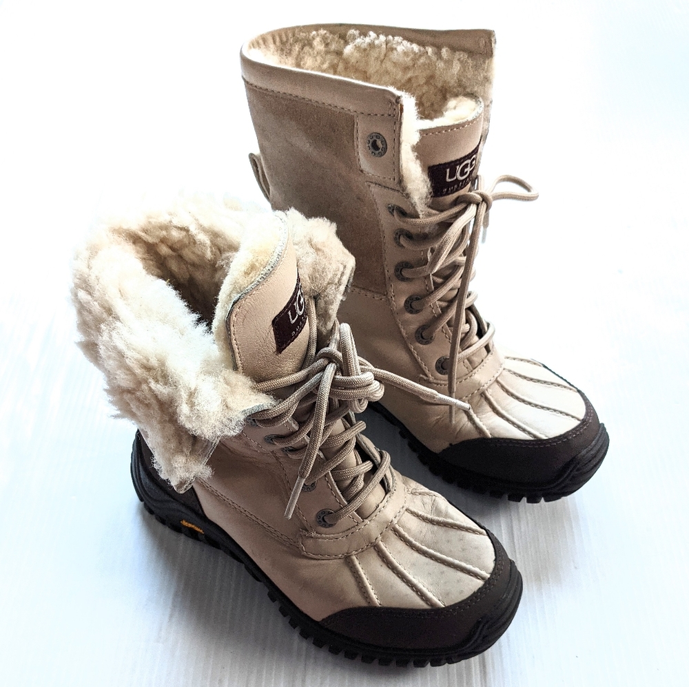 UGG Adirondack tan fur lined lace-up boots